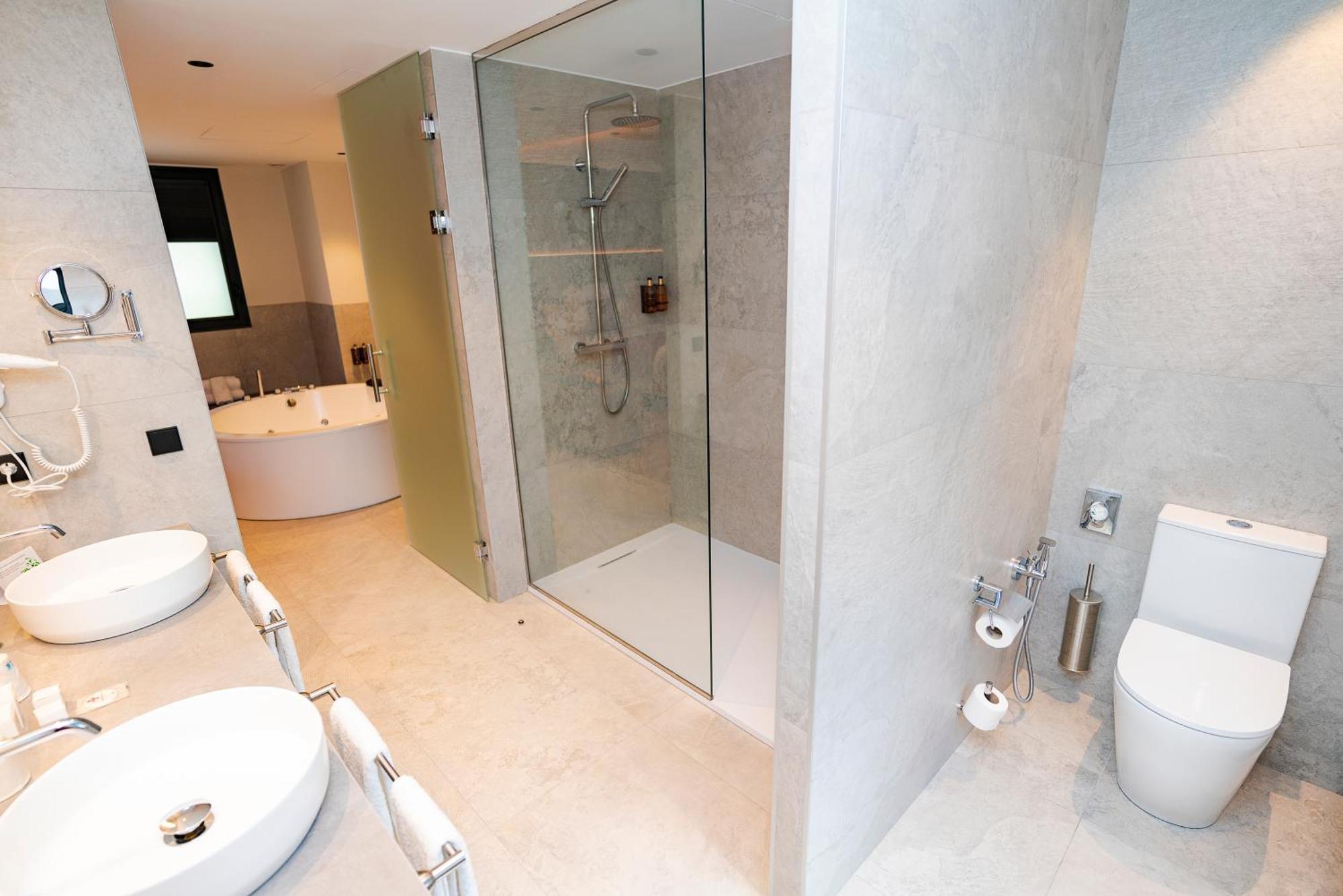 Master Suite Jacuzzi